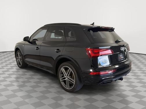 Mythos Black Metallic 2023 Audi Q5 55 S line Premium Plus