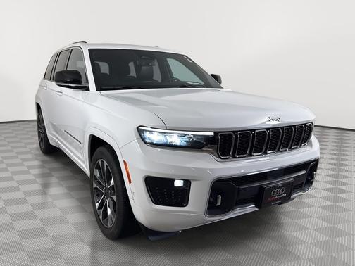 Bright White Clearcoat 2022 Jeep Grand Cherokee Overland