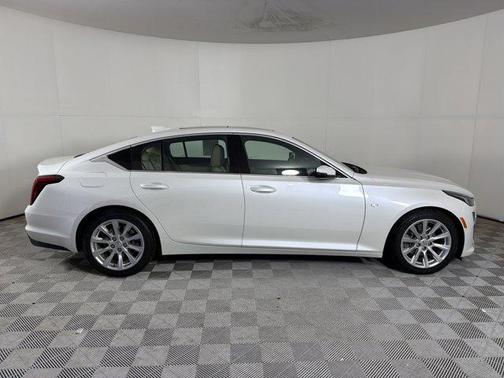 2022 Cadillac CT5 Luxury