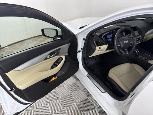 2022 Cadillac CT5 Luxury