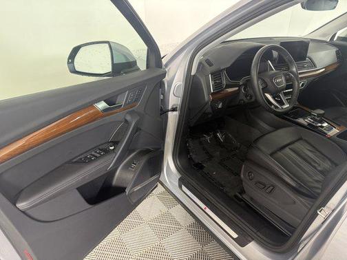 2022 Audi Q5 45 S line Premium Plus