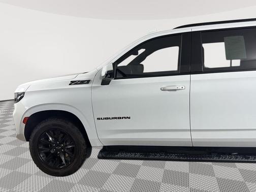 2023 Chevrolet Suburban 4WD Z71