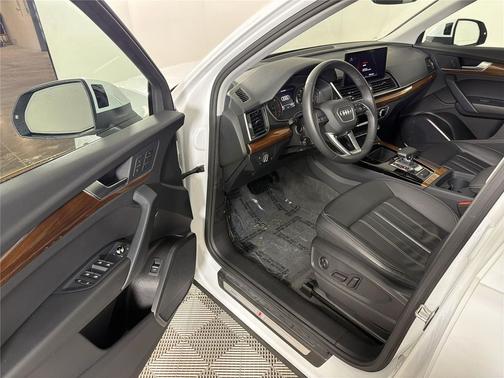 2023 Audi Q5 45 S line Premium