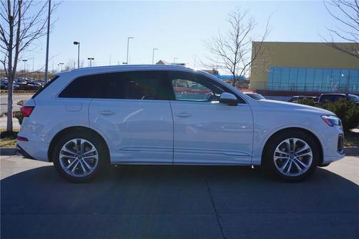 2025 Audi Q7 55 Premium Plus