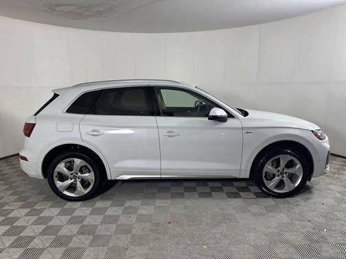 2024 Audi Q5 45 S line Prestige
