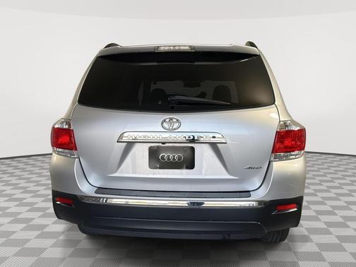 Classic Silver Metallic 2012 Toyota Highlander Limited