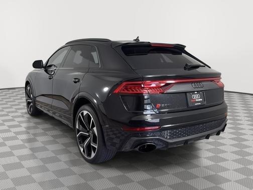 Mythos Black Metallic 2022 Audi RS Q8 4.0T
