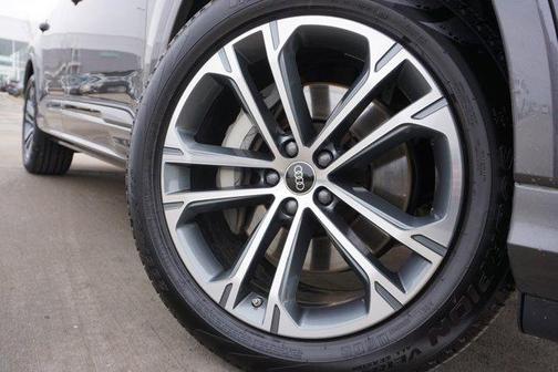 2025 Audi Q7 45 Premium Plus