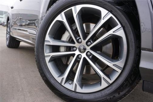 2025 Audi Q7 45 Premium Plus