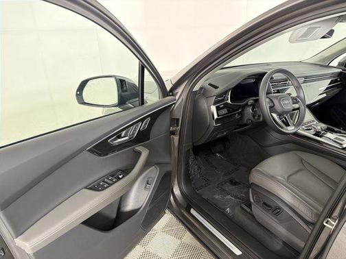 2025 Audi Q7 45 Premium Plus