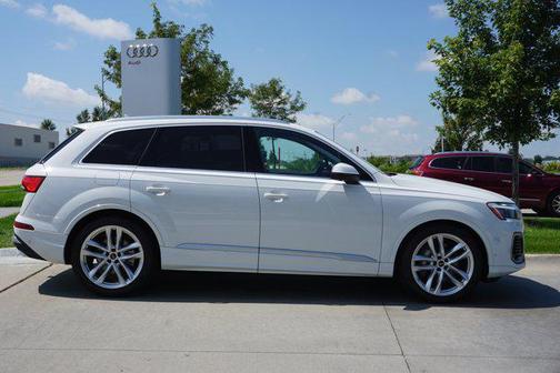 2025 Audi Q7 55 Premium Plus
