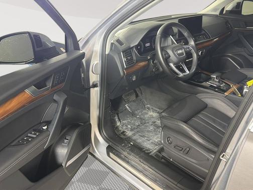 2023 Audi Q5 40 Premium Plus