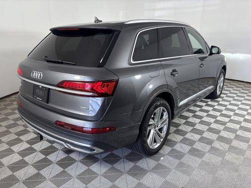 2021 Audi Q7 45 Premium Plus