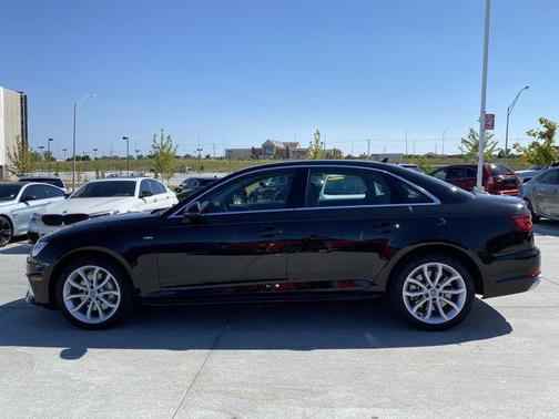 Mythos Black Metallic 2019 Audi A4 45 Premium