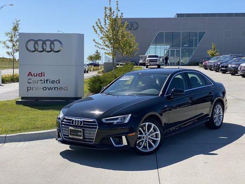 Mythos Black Metallic 2019 Audi A4 45 Premium