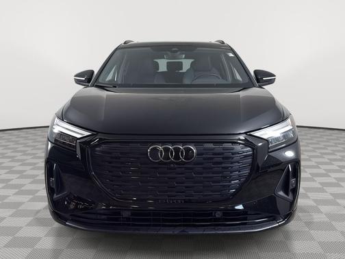 Mythos Black Metallic 2022 Audi e-tron Premium Plus