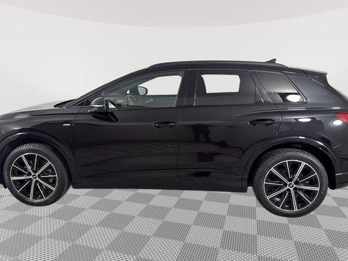 Mythos Black Metallic 2022 Audi e-tron Premium Plus