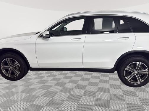 WHITE 2016 Mercedes-Benz GLC 300 4MATIC