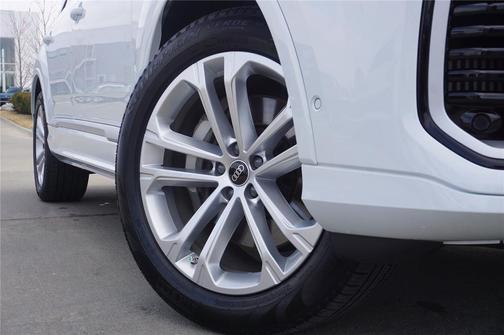 2025 Audi Q7 55 Premium Plus