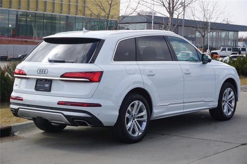 2025 Audi Q7 55 Premium Plus