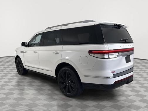 Pristine White Metallic Tri-Coat 2024 Lincoln Navigator Reserve
