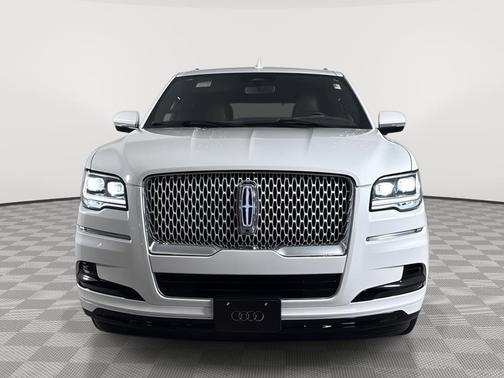 Pristine White Metallic Tri-Coat 2024 Lincoln Navigator Reserve