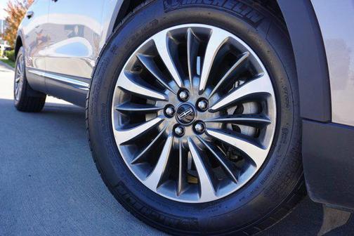 2019 Lincoln Nautilus Select