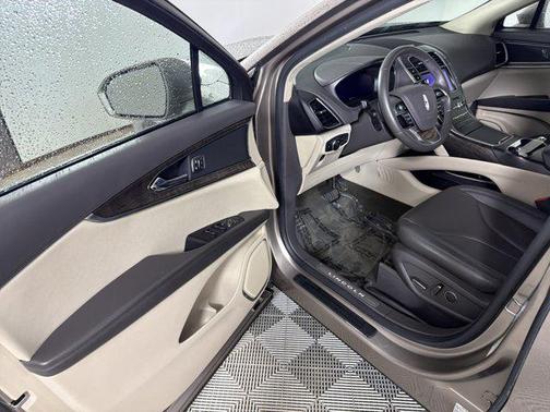 2019 Lincoln Nautilus Select