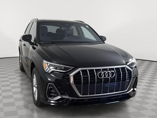 Mythos Black Metallic 2025 Audi Q3 Premium 45 TFSI S line quattro Tiptronic