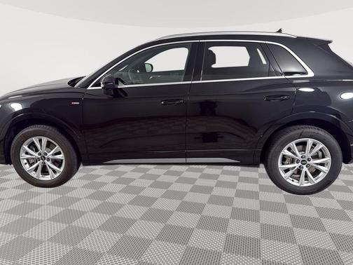 Mythos Black Metallic 2025 Audi Q3 Premium 45 TFSI S line quattro Tiptronic