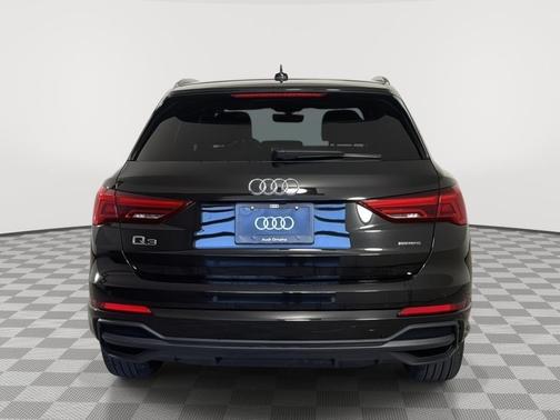 Mythos Black Metallic 2025 Audi Q3 Premium 45 TFSI S line quattro Tiptronic