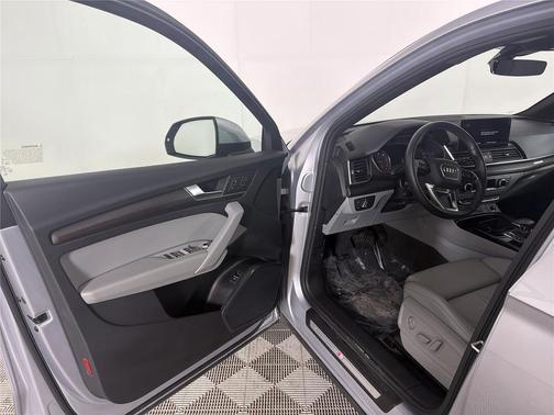 2022 Audi Q5 45 S line Premium