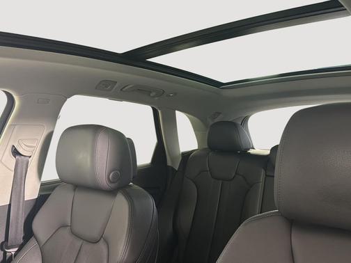 Glacier White Metallic 2019 Audi Q5 2.0T Premium Plus
