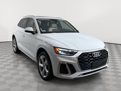Glacier White Metallic 2023 Audi Q5 45 S line Premium Plus