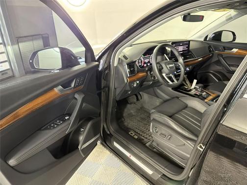 2023 Audi Q5 45 S line Prestige