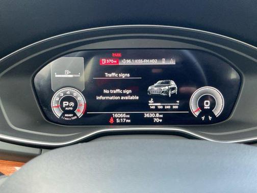 2023 Audi Q5 45 S line Prestige