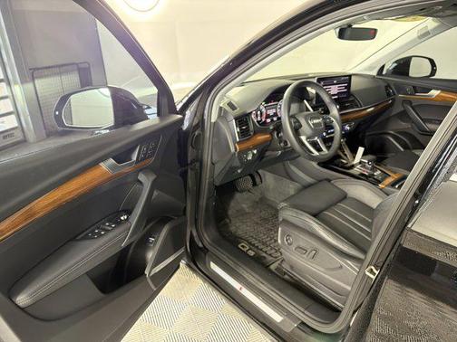 2023 Audi Q5 45 S line Prestige