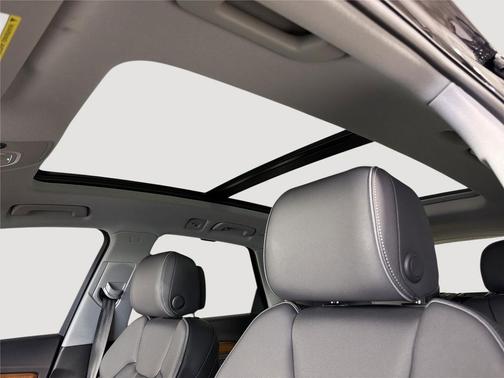 2023 Audi Q5 45 S line Prestige