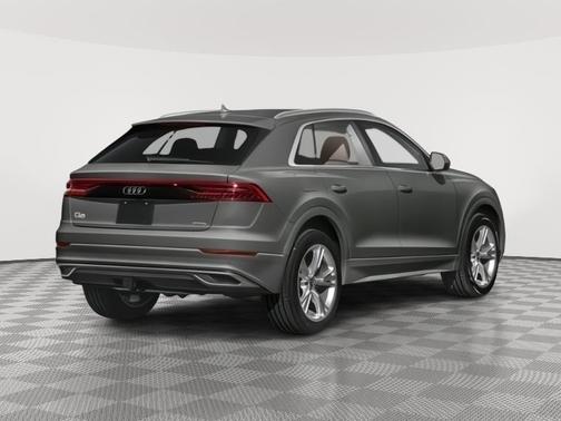 Daytona Gray Pearl Effect 2023 Audi Q8 55 Premium Plus