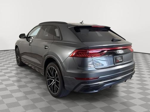 Daytona Gray Pearl Effect 2023 Audi Q8 55 Premium Plus