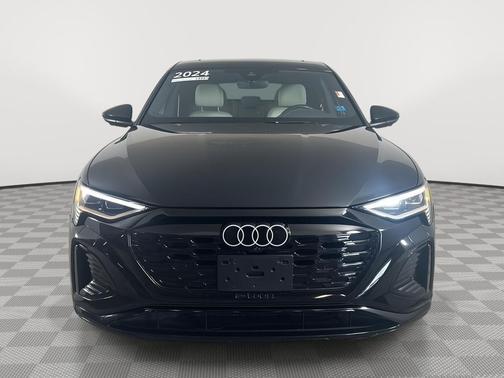 Mythos Black Metallic 2024 Audi Q8 e-tron Premium Plus