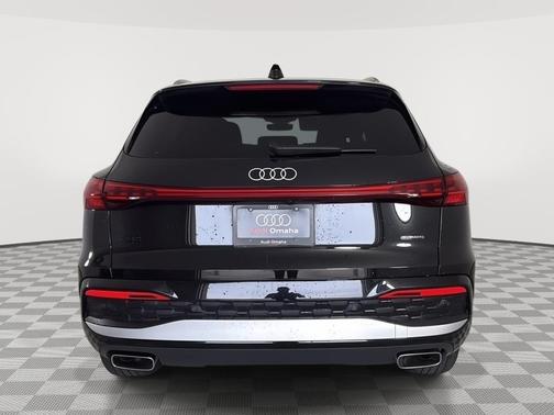 Mythos Black Metallic 2025 Audi Q5 Premium TFSI quattro S tronic