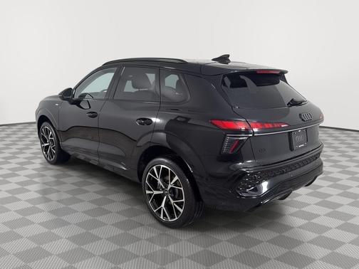 Mythos Black Metallic 2026 Audi Q3 S line