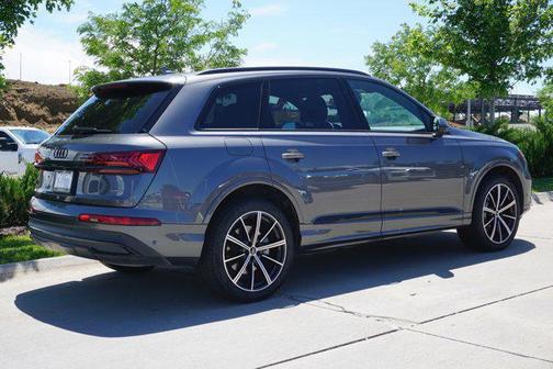 2022 Audi Q7 55 Premium Plus