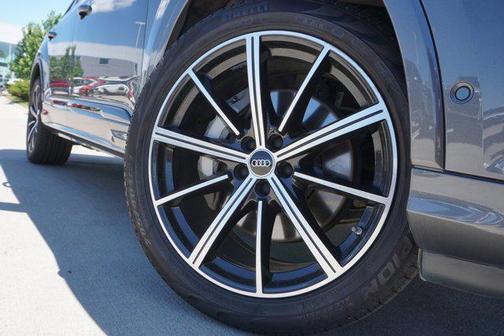 2022 Audi Q7 55 Premium Plus