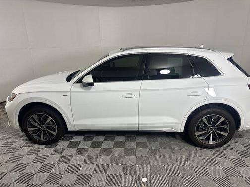 2022 Audi Q5 45 S line Premium Plus