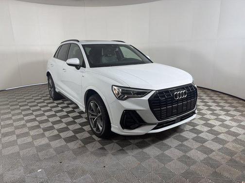 2025 Audi Q3 Premium 45 TFSI S line quattro Tiptronic