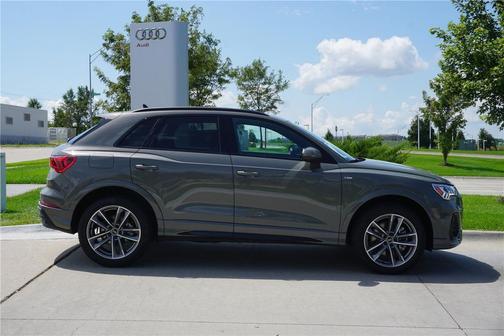2025 Audi Q3 Premium 45 TFSI S line quattro Tiptronic