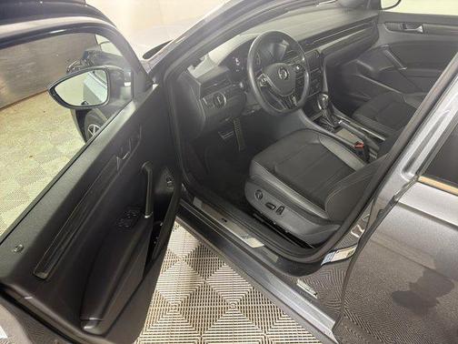 2022 Volkswagen Passat 2.0T R-Line