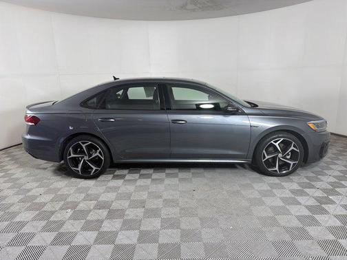 2022 Volkswagen Passat 2.0T R-Line